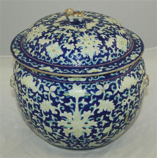 A Chinese blue ground kamcheng and cover, Tongzhi mark, late 19th century, 21.5cm, cover repaired